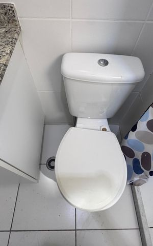Apartamento à venda com 211m², 3 quartos e 2 vagas Apartamento à venda com 211m², 3 quartos e 2 vagasBanheiro Social - Segundo Andar
