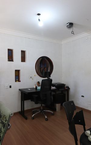 Casa para alugar com 181m², 3 quartos e sem vagaEscritório