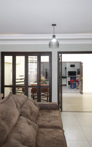 Casa à venda com 200m², 3 quartos e 2 vagasSala