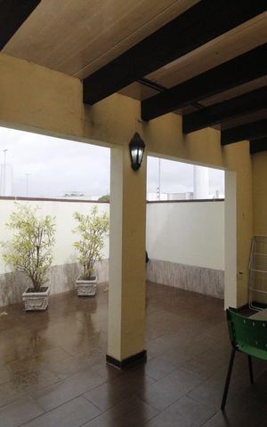 Casa à venda com 200m², 3 quartos e 2 vagasTerraço