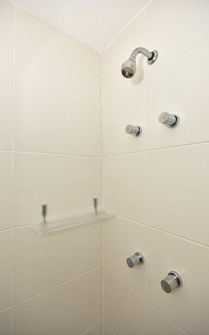 Apartamento à venda com 66m², 2 quartos e 1 vagaChuveiro da Suíte 1