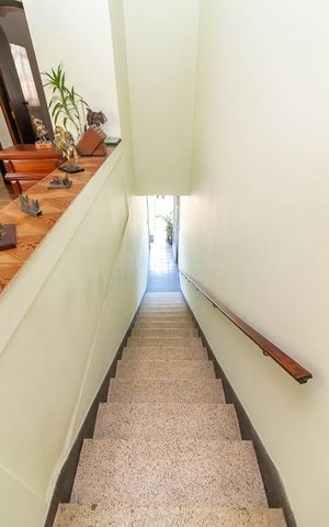 Casa para alugar com 400m², 6 quartos e 2 vagasCasa 2 - Escada