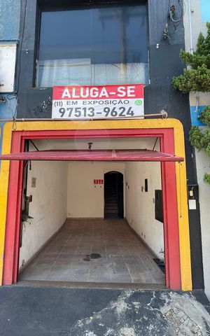 Casa para alugar com 250m², 2 quartos e 1 vaga Casa para alugar com 250m², 2 quartos e 1 vagaFachada