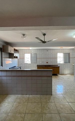 Casa para alugar com 250m², 2 quartos e 1 vaga Casa para alugar com 250m², 2 quartos e 1 vagaSala de Jantar