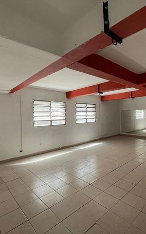 Casa para alugar com 250m², 2 quartos e 1 vaga Casa para alugar com 250m², 2 quartos e 1 vagaSala
