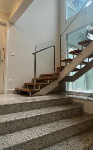 Casa de condomínio à venda com 300m², 5 quartos e 5 vagas