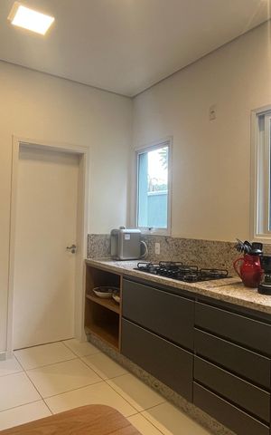 Casa de condomínio à venda com 300m², 5 quartos e 5 vagas