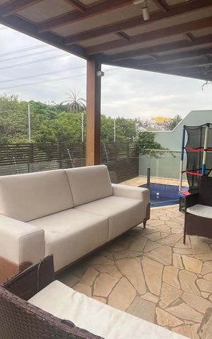 Casa de condomínio à venda com 300m², 5 quartos e 5 vagas
