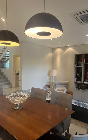 Casa de condomínio à venda com 300m², 5 quartos e 5 vagas