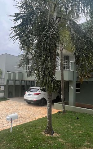 Casa de condomínio à venda com 300m², 5 quartos e 5 vagas