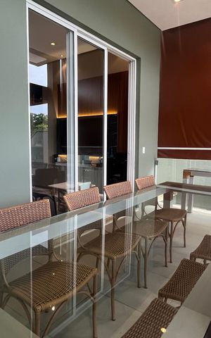 Casa de condomínio à venda com 300m², 5 quartos e 5 vagas