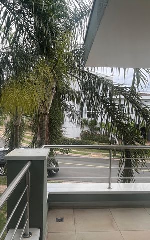 Casa de condomínio à venda com 300m², 5 quartos e 5 vagas