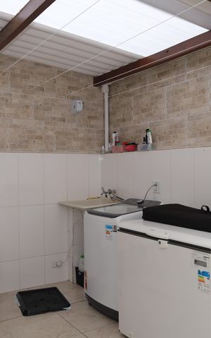 Casa à venda com 80m², 2 quartos e 1 vagaÁrea de Serviço