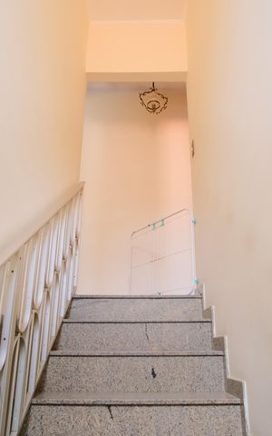 Casa para alugar com 235m², 3 quartos e 4 vagasEscada
