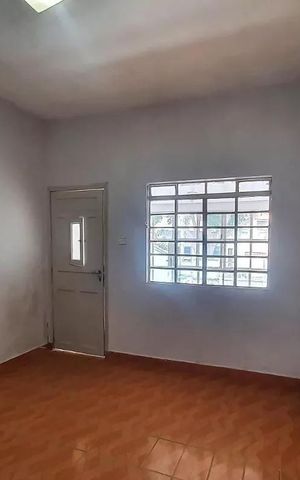Casa à venda com 180m², 4 quartos e 2 vagas Casa à venda com 180m², 4 quartos e 2 vagasSala
