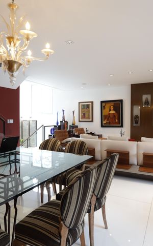 Casa de condomínio à venda com 420m², 4 quartos e 7 vagasSala
