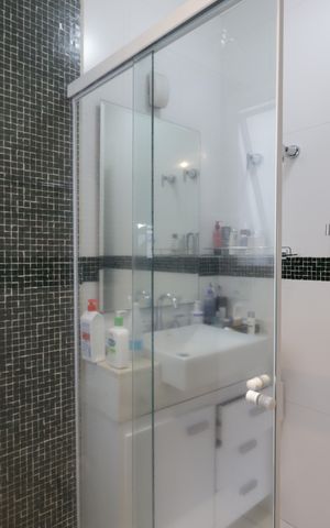 Casa de condomínio à venda com 420m², 4 quartos e 7 vagasBanheiro da Suíte 2