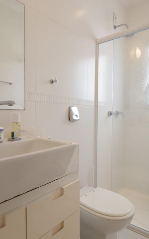 Casa de condomínio à venda com 420m², 4 quartos e 7 vagasBanheiro da Suíte 4