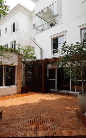 Casa de condomínio à venda com 420m², 4 quartos e 7 vagasÁrea externa