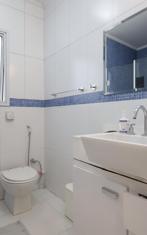 Casa de condomínio à venda com 420m², 4 quartos e 7 vagasBanheiro da Suíte 1