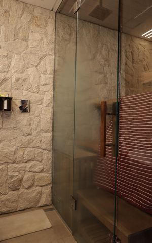 Casa de condomínio à venda com 420m², 4 quartos e 7 vagasSaúna