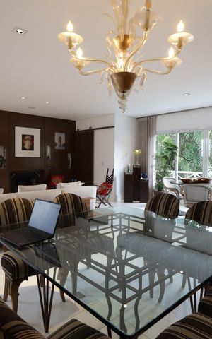 Casa de condomínio à venda com 420m², 4 quartos e 7 vagasSala