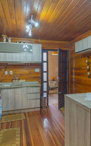 Casa à venda com 100m², 2 quartos e 3 vagas Casa à venda com 100m², 2 quartos e 3 vagasCozinha