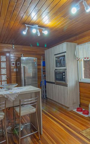Casa à venda com 100m², 2 quartos e 3 vagas Casa à venda com 100m², 2 quartos e 3 vagasCozinha