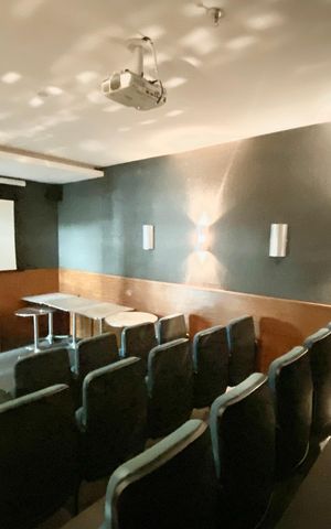 Apartamento à venda com 113m², 2 quartos e 2 vagas Apartamento à venda com 113m², 2 quartos e 2 vagasÁrea comum cinema