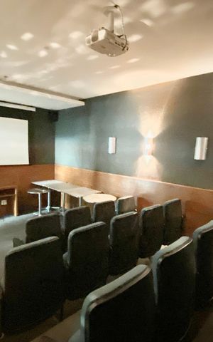 Apartamento à venda com 113m², 2 quartos e 2 vagas Apartamento à venda com 113m², 2 quartos e 2 vagasÁrea comum cinema