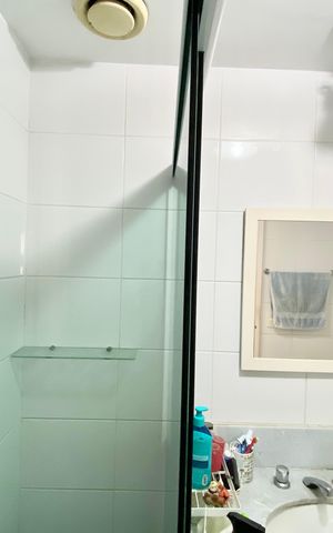 Apartamento à venda com 113m², 2 quartos e 2 vagas Apartamento à venda com 113m², 2 quartos e 2 vagasBanheiro social