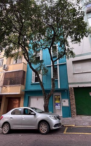 Casa à venda com 298m², 3 quartos e 2 vagasFachada