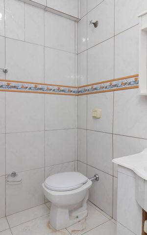Casa à venda com 298m², 3 quartos e 2 vagasBanheiro 1