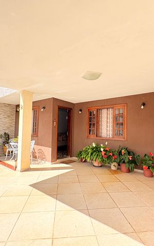 Casa à venda com 200m², 3 quartos e 2 vagasFrente da casa