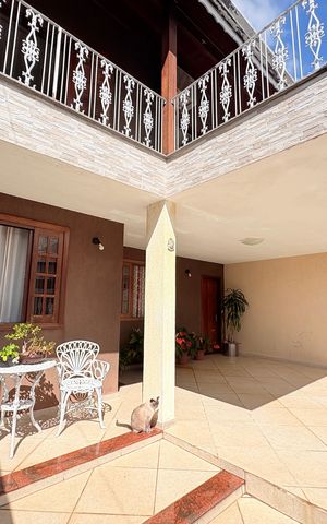 Casa à venda com 200m², 3 quartos e 2 vagasFrente da casa