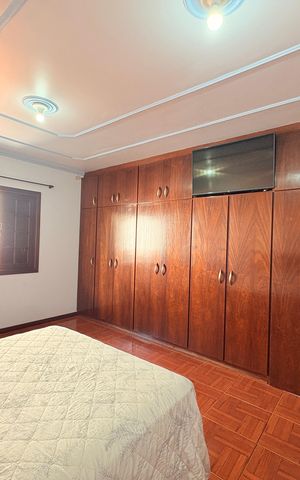 Casa à venda com 200m², 3 quartos e 2 vagasSuíte