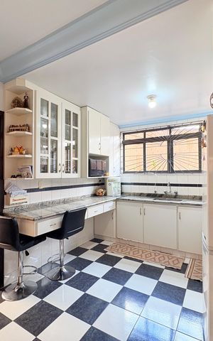 Casa à venda com 200m², 3 quartos e 2 vagasCozinha
