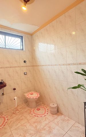 Casa à venda com 200m², 3 quartos e 2 vagasLavabo