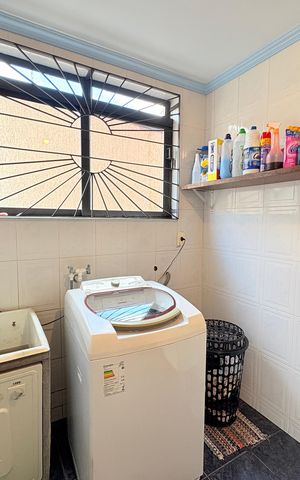 Casa à venda com 200m², 3 quartos e 2 vagasÁrea de Serviço