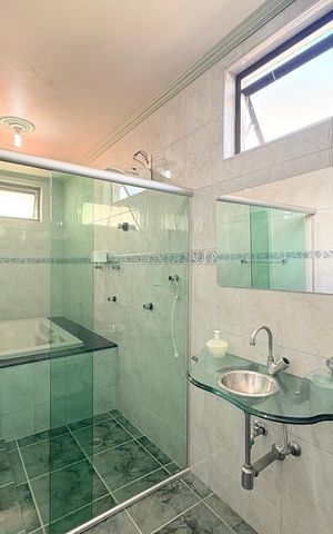 Casa à venda com 200m², 3 quartos e 2 vagasBanheiro da Suíte