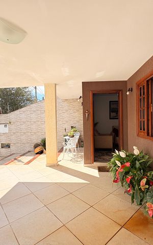 Casa à venda com 200m², 3 quartos e 2 vagasFrente da casa