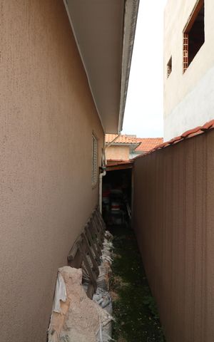 Casa à venda com 138m², 3 quartos e 1 vagaCorredor Lateral