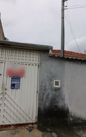 Casa à venda com 138m², 3 quartos e 1 vagaFachada