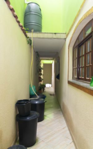 Casa à venda com 191m², 4 quartos e 2 vagas Casa à venda com 191m², 4 quartos e 2 vagasCorredor