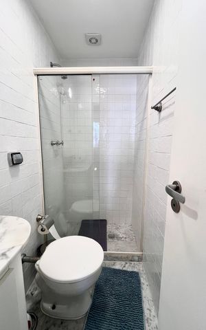 Apartamento à venda com 80m², 2 quartos e 2 vagasBanheiro social