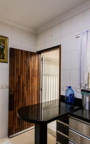 Casa à venda com 102m², 3 quartos e 2 vagas Casa à venda com 102m², 3 quartos e 2 vagasCozinha
