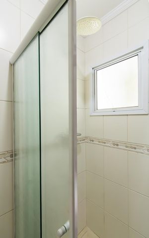 Casa à venda com 102m², 3 quartos e 2 vagas Casa à venda com 102m², 3 quartos e 2 vagasBanheiro da Suíte