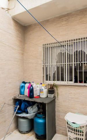 Casa à venda com 102m², 3 quartos e 2 vagas Casa à venda com 102m², 3 quartos e 2 vagasÁrea de Serviço