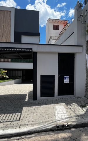 Casa de condomínio para alugar com 150m², 3 quartos e 2 vagas Casa de condomínio para alugar com 150m², 3 quartos e 2 vagasFachada