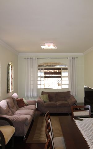 Casa à venda com 150m², 3 quartos e 2 vagasSala